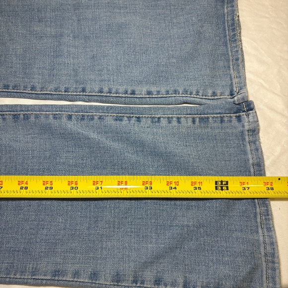 Levi's 725 High Rise Women's Light Blue Distressed Jeans Bootcut Size 25x30 - Picture 5 of 12